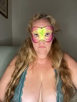 largeboobies30's cam snapshot