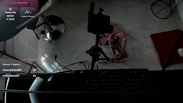 scarlet_darling26's cam snapshot