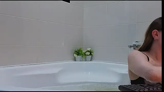 aloreana's cam snapshot