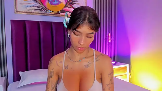 LauraAristizabal's cam snapshot