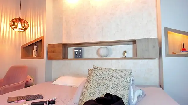 Emilly_Beaumont's cam snapshot