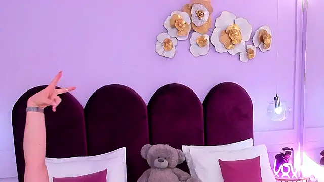 ZaraBloom's cam snapshot