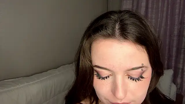 Freya_land's cam snapshot