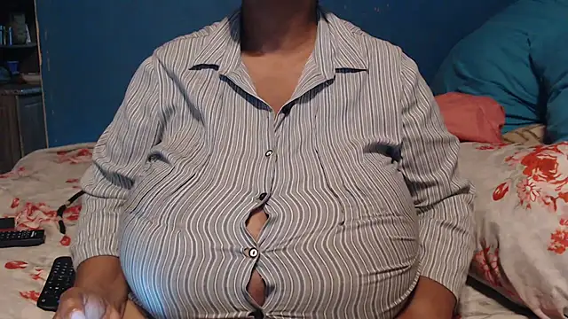 CUTEFIRMMELONSS's cam snapshot