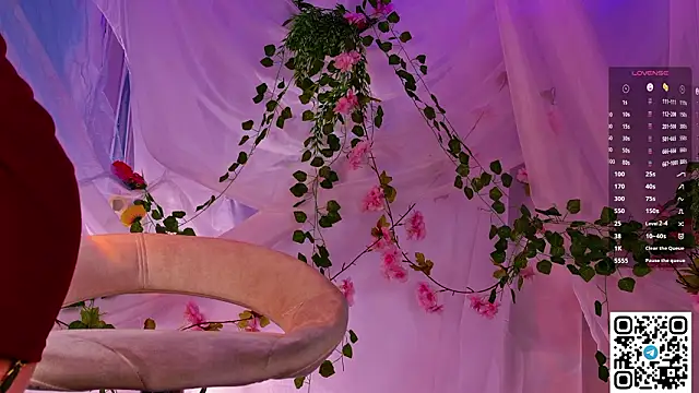 GildedKitten live sex cam