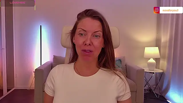 Nova-Lee live sex cam