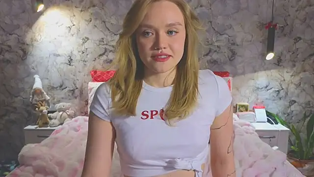 Aurora_Golden1's cam snapshot