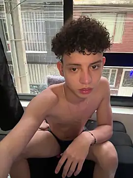 yoursexyjose live sex cam