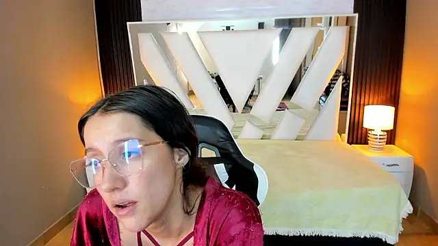 Linda4Petite's cam snapshot