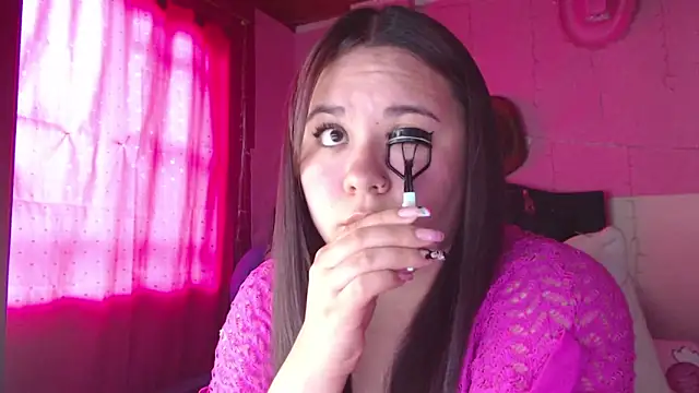 NikkiRous_'s cam snapshot