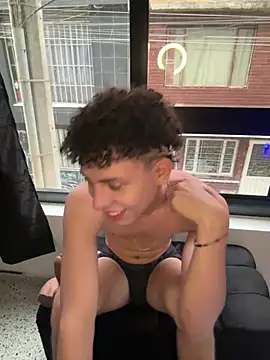 yoursexyjose live sex cam