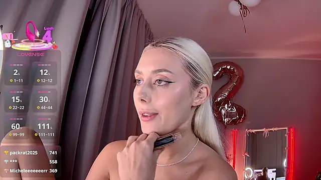 LoryWood live sex cam