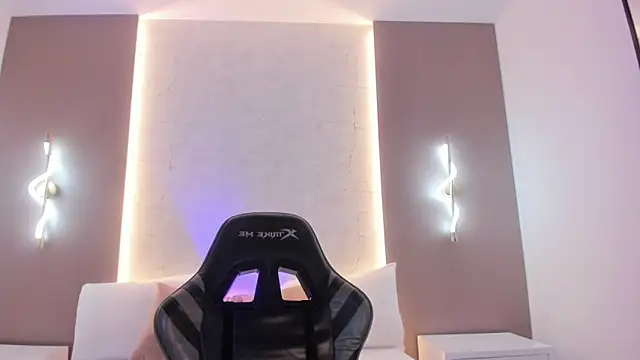 emily_tolson's cam snapshot