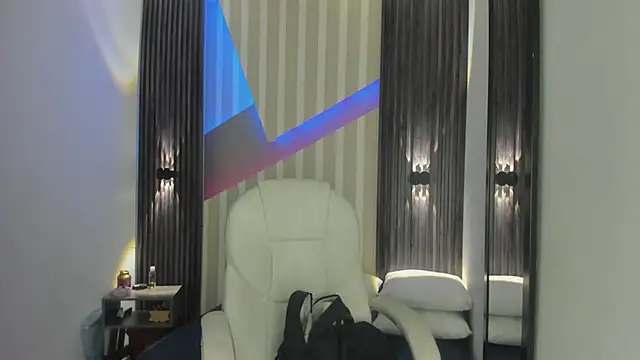 emily_layton's cam snapshot