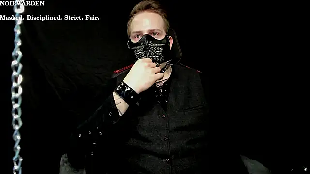 NoirWarden live sex cam
