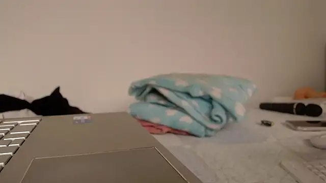 Sarah-w live sex cam