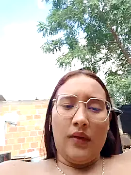 young_dairy01's cam snapshot