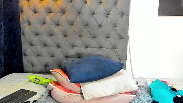 nahiroby_ebony's cam snapshot