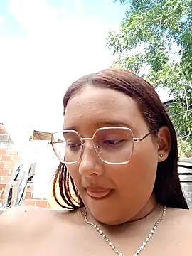 young_dairy01's cam snapshot