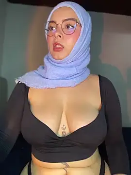 aneesa_darzi's cam snapshot