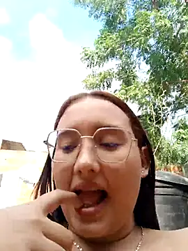 young_dairy01's cam snapshot