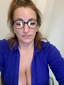 Fifi83Bell live sex cam