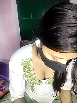 Surbhi-dixit's cam snapshot