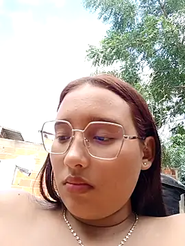 young_dairy01's cam snapshot