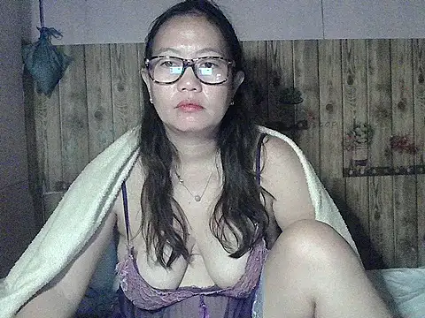 Pinay_BigTits69's cam snapshot