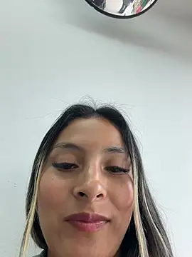 Cami_Leon2's cam snapshot