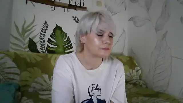 Catty_Lady's cam snapshot