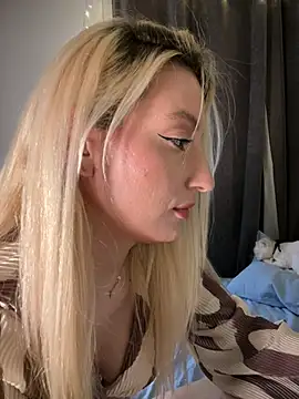 Ella_Charm's cam snapshot