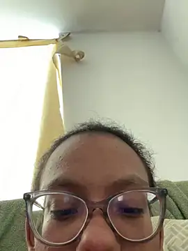 Curly_lily live sex cam