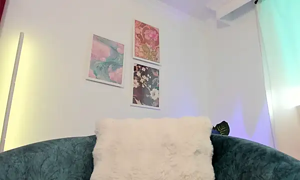 canelleGarces's cam snapshot