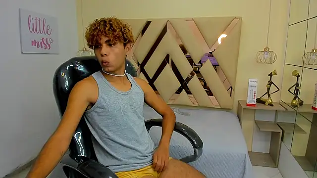 Anyelo_Twink live sex cam