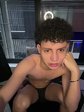 yoursexyjose live sex cam