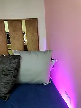 Lauraa_pink12's cam snapshot