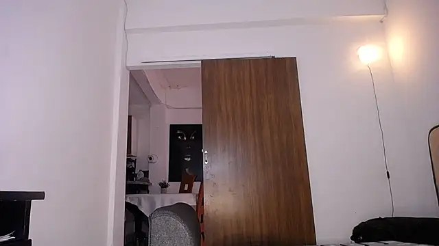 yselahot's cam snapshot