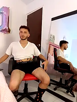 Curlystartt live sex cam