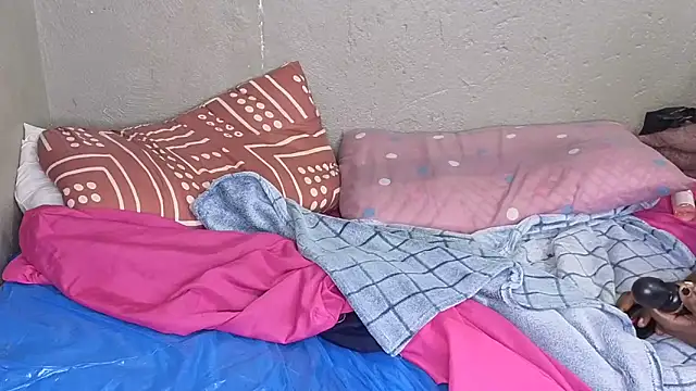 Bellabootie's cam snapshot