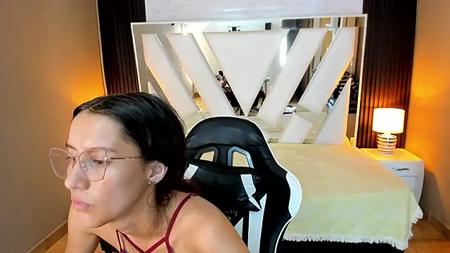 Linda4Petite's cam snapshot