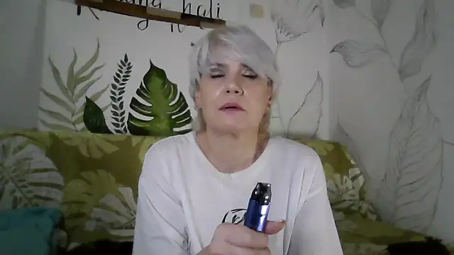 Catty_Lady's cam snapshot