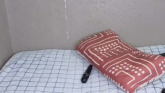 Bellabootie's cam snapshot