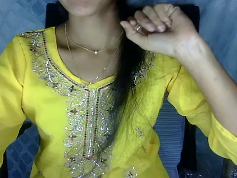 Khushi_v's cam snapshot