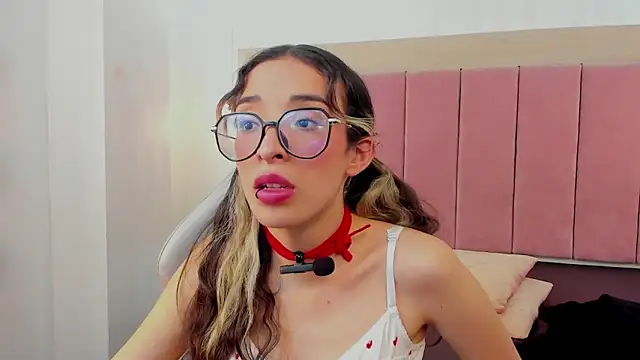 Emilia_Bons's cam snapshot