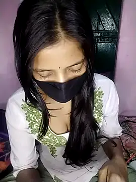 Surbhi-dixit's cam snapshot