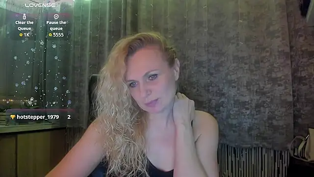 LanaLight_x's cam snapshot