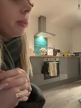 Blonde_CassieXX's cam snapshot