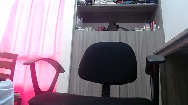 nicolle_milf1978's cam snapshot