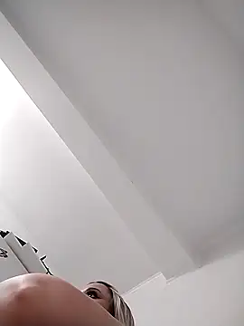 AdelinaJude's cam snapshot